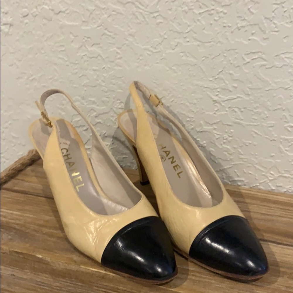 CHANEL heels
